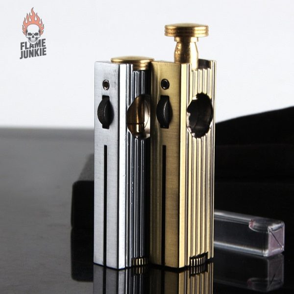 Briquet ancien en essence, style rétro