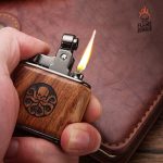 Briquet avec motif raffiné pour fumeurs