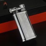 Accessoire essentiel, briquet rétro en métal