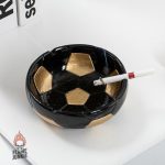 Cendrier design en forme de balle, pratique et esthétique