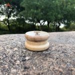 Grinder à herbes, finition en bois naturel